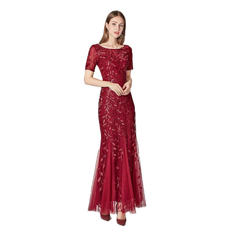Damen Abendkleid in Gold mit elegantem Design