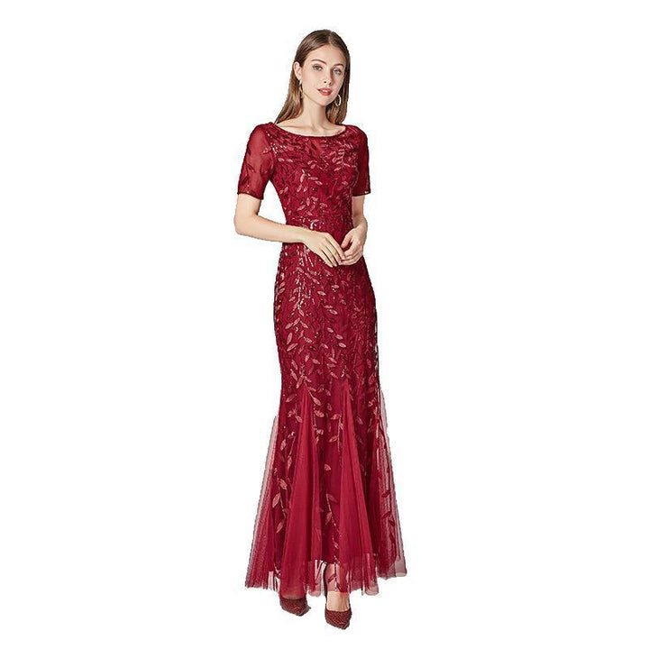Damen Abendkleid in Gold mit elegantem Design