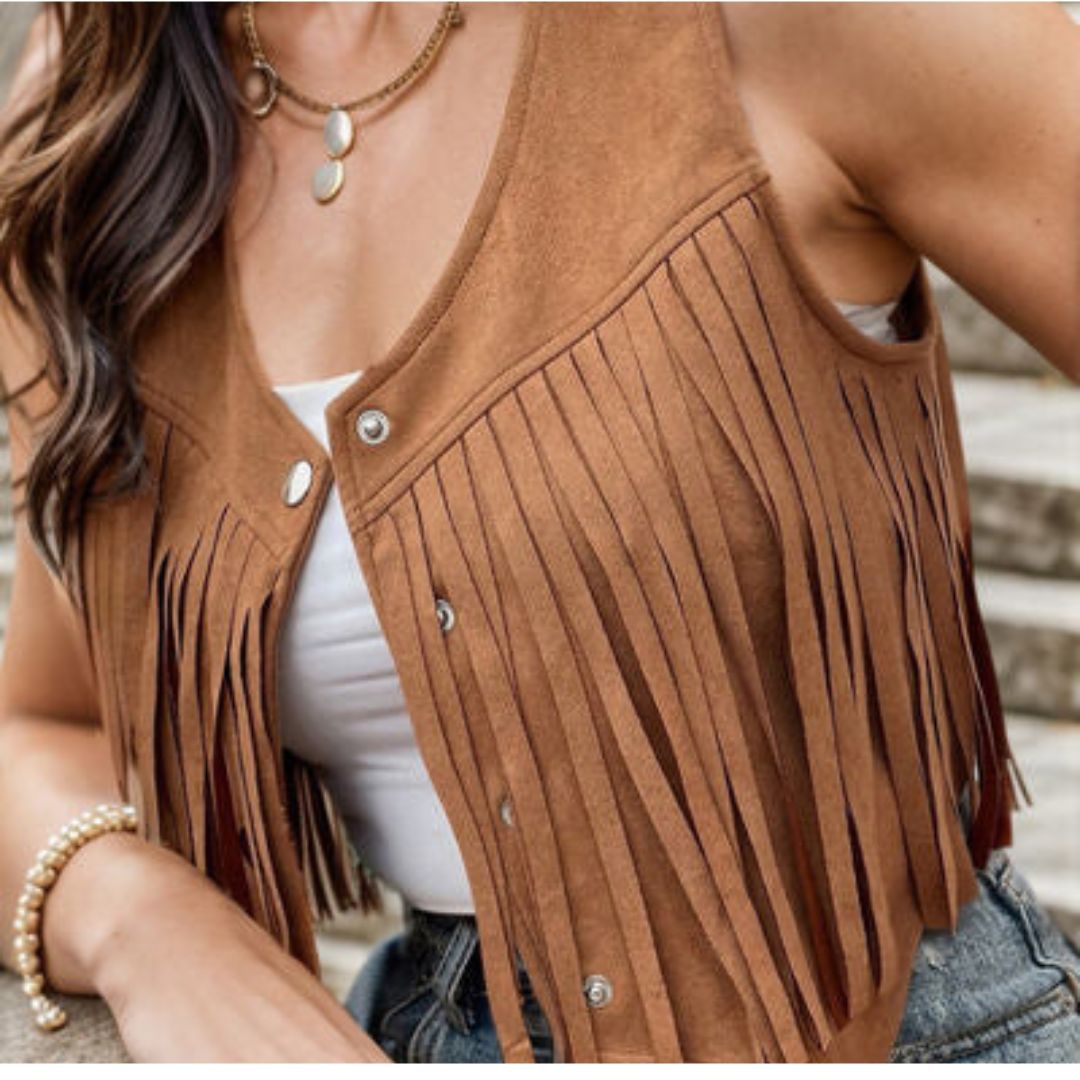 W&W Mode | Suede-Weste mit Fransen und Knopfdetail