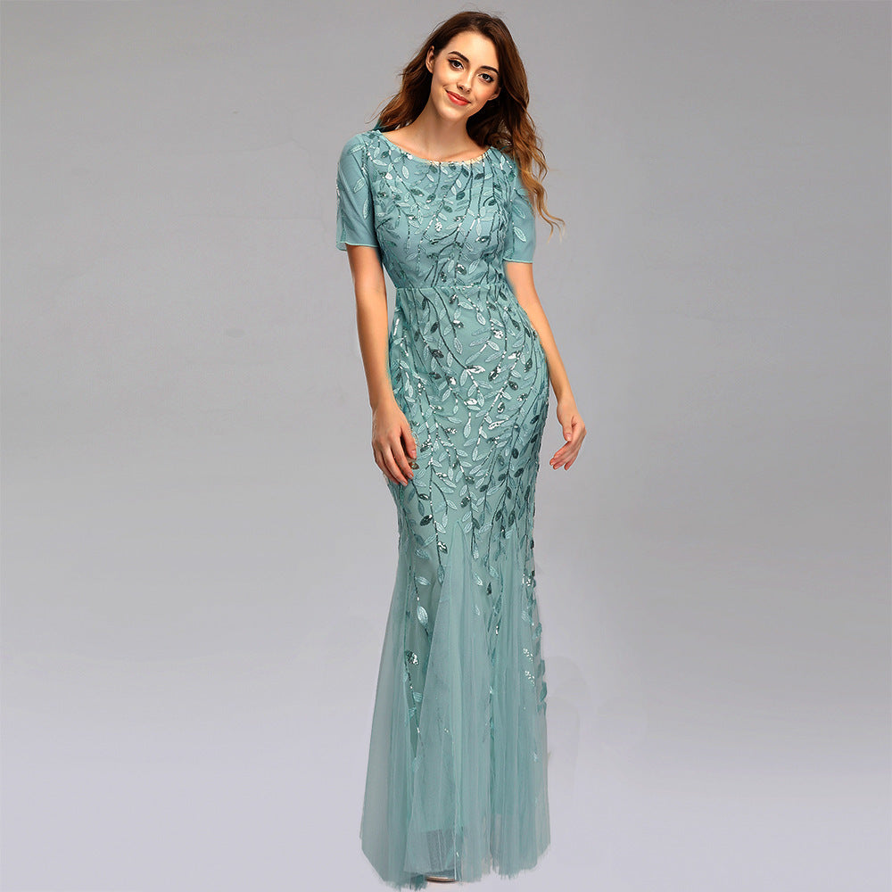 Damen Abendkleid in Gold mit elegantem Design