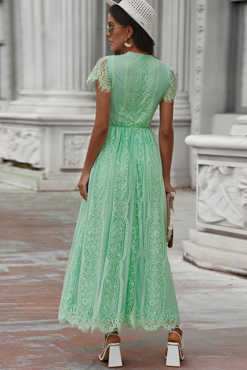 W&W Mode | Lace Plunge Kleid Mit Gewelltem Saum