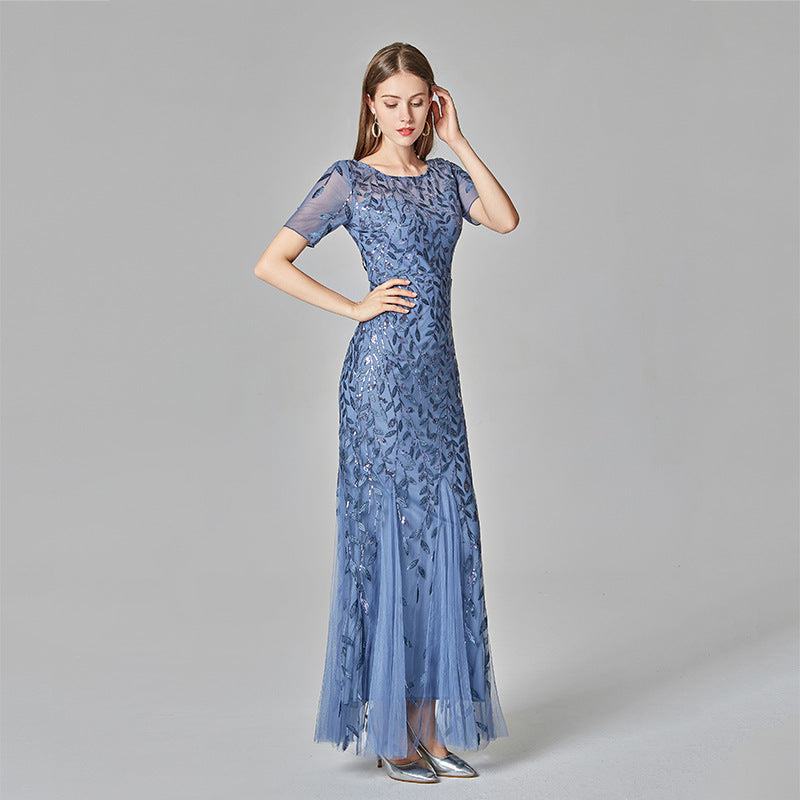 Damen Abendkleid in Gold mit elegantem Design