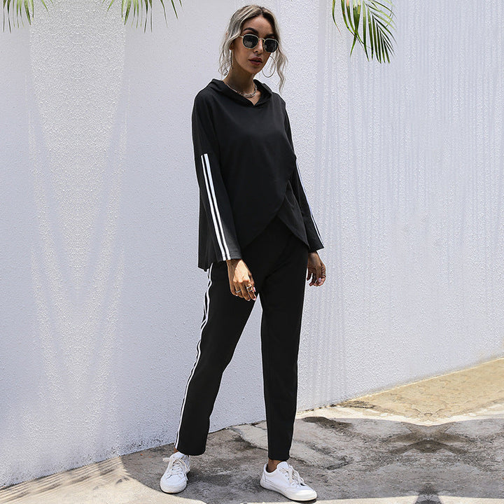 Damen Sportanzug mit modernem Schnitt und grafischen Akzenten W&W Mode