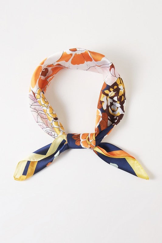 W&W Mode | Seidentuch mit Blumenmuster und Quadratform