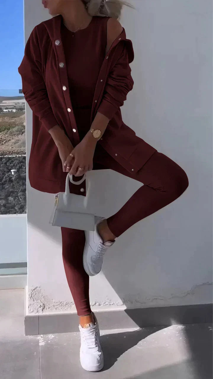 W&W Mode - Dreiteiliges Set bestehend aus einer Strickjacke mit Kapuze, einem Oberteil und einer Hose