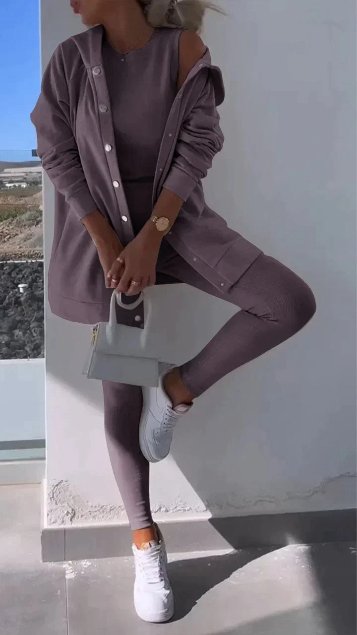 W&W Mode - Dreiteiliges Set bestehend aus einer Strickjacke mit Kapuze, einem Oberteil und einer Hose