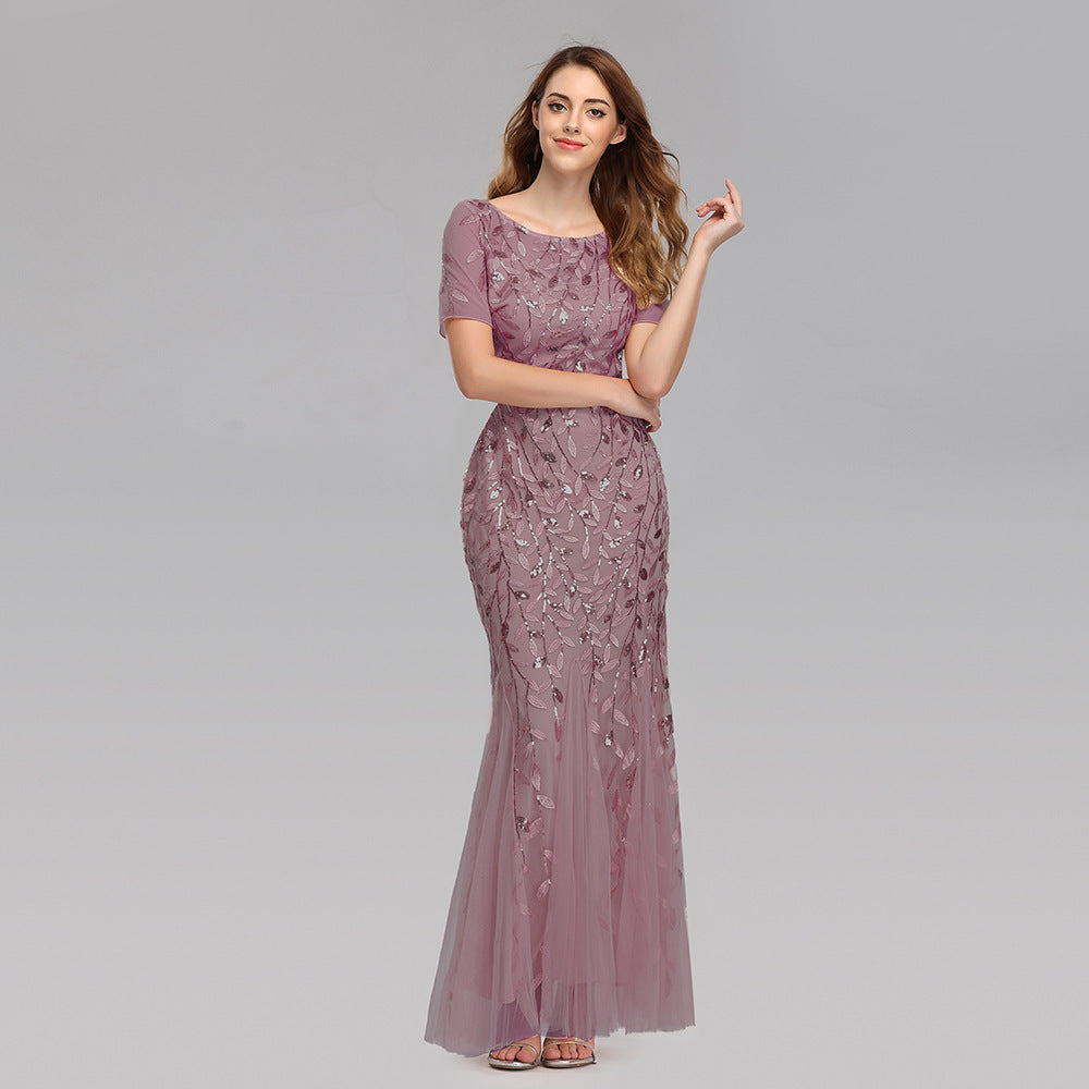 Damen Abendkleid in Gold mit elegantem Design