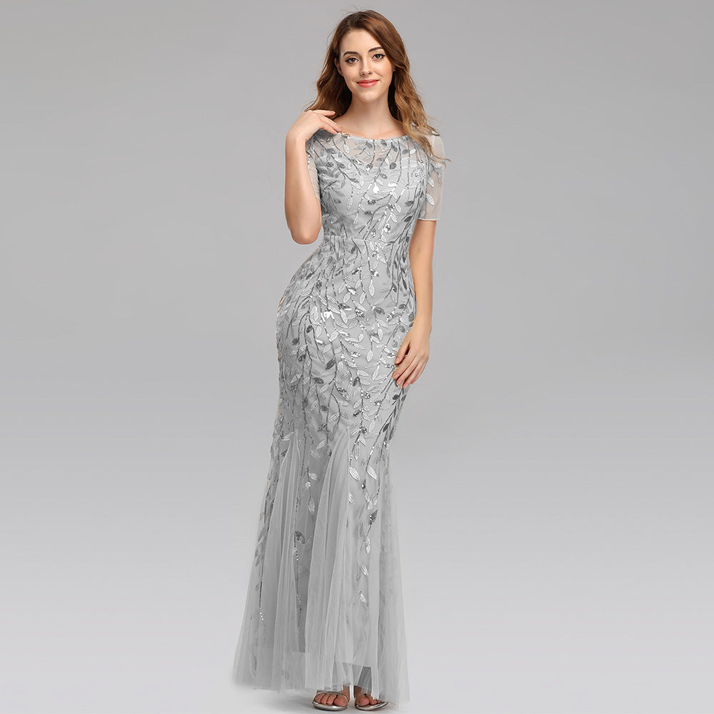 Damen Abendkleid in Gold mit elegantem Design