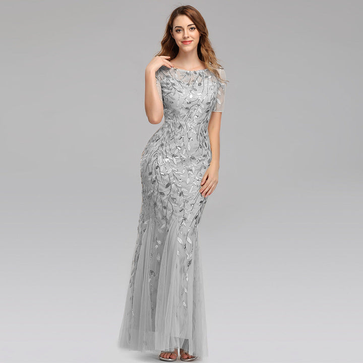 Damen Abendkleid in Gold mit elegantem Design