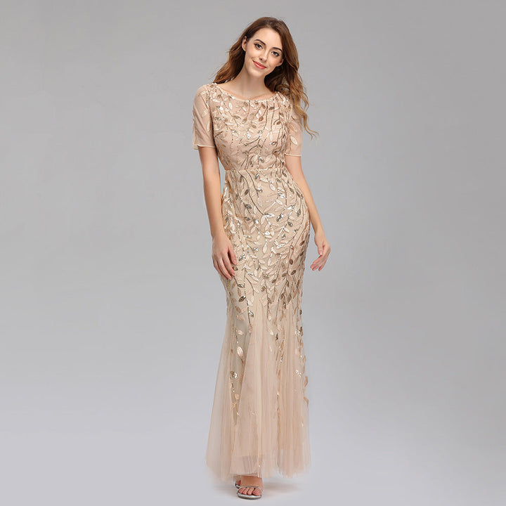 Damen Abendkleid in Gold mit elegantem Design