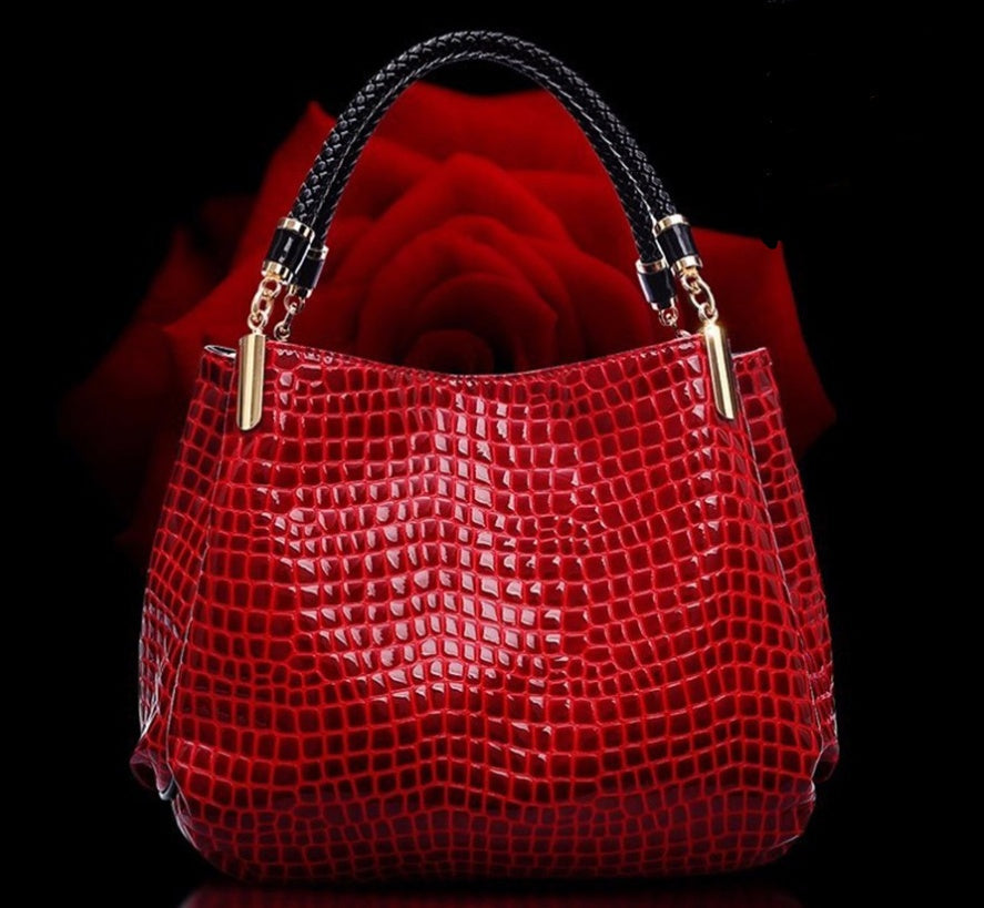 Damen-Schultertasche mit Krokodilprägung