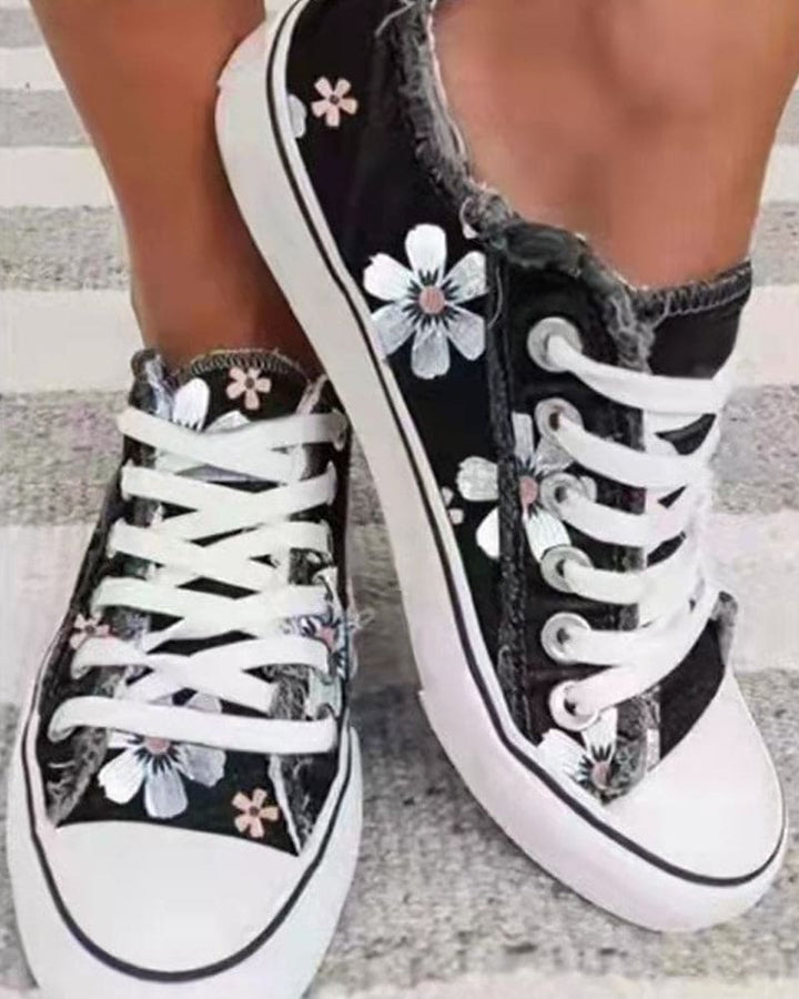 W&W Mode | Denim Sneakers Mit Blumen