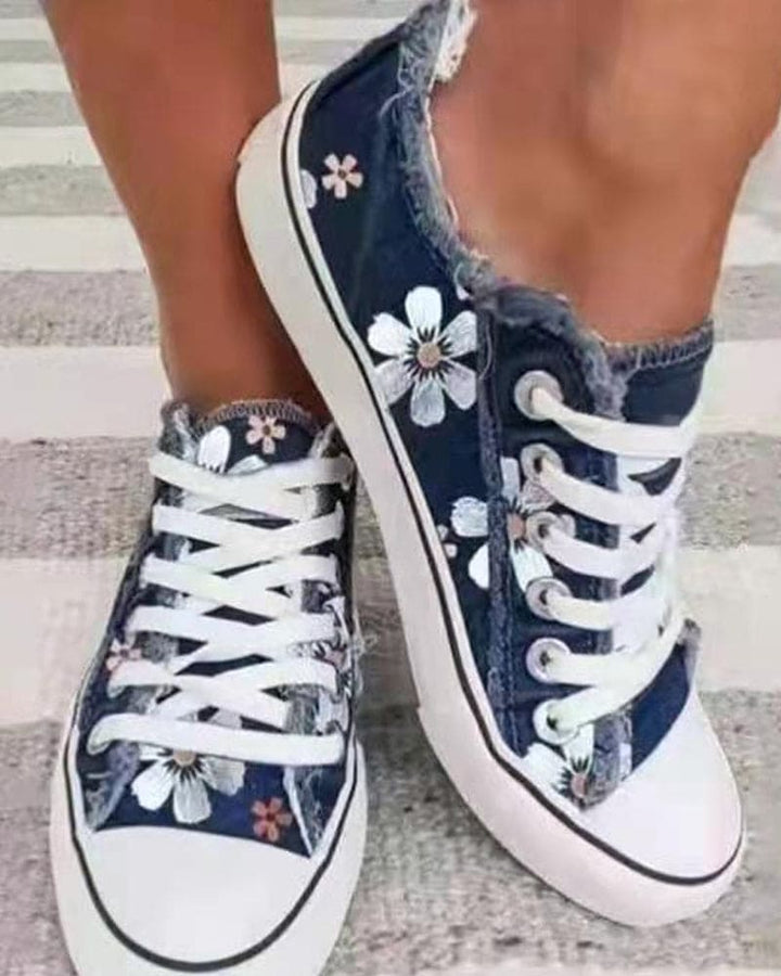 W&W Mode | Denim Sneakers Mit Blumen