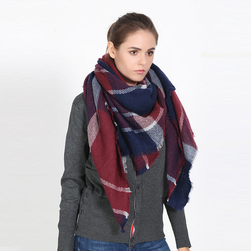 Damen Karierter Schal aus hochwertigem Material mit fransigen Kanten W&W Mode
