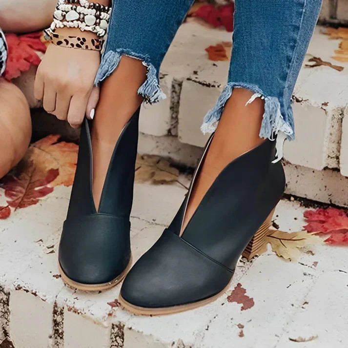 W&W Mode | formbewusster Knöchelstiefel mit tiefem V-Ausschnitt für einen trendigen Look