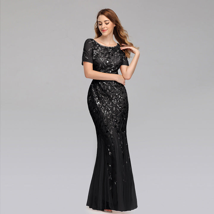 Damen Abendkleid in Gold mit elegantem Design