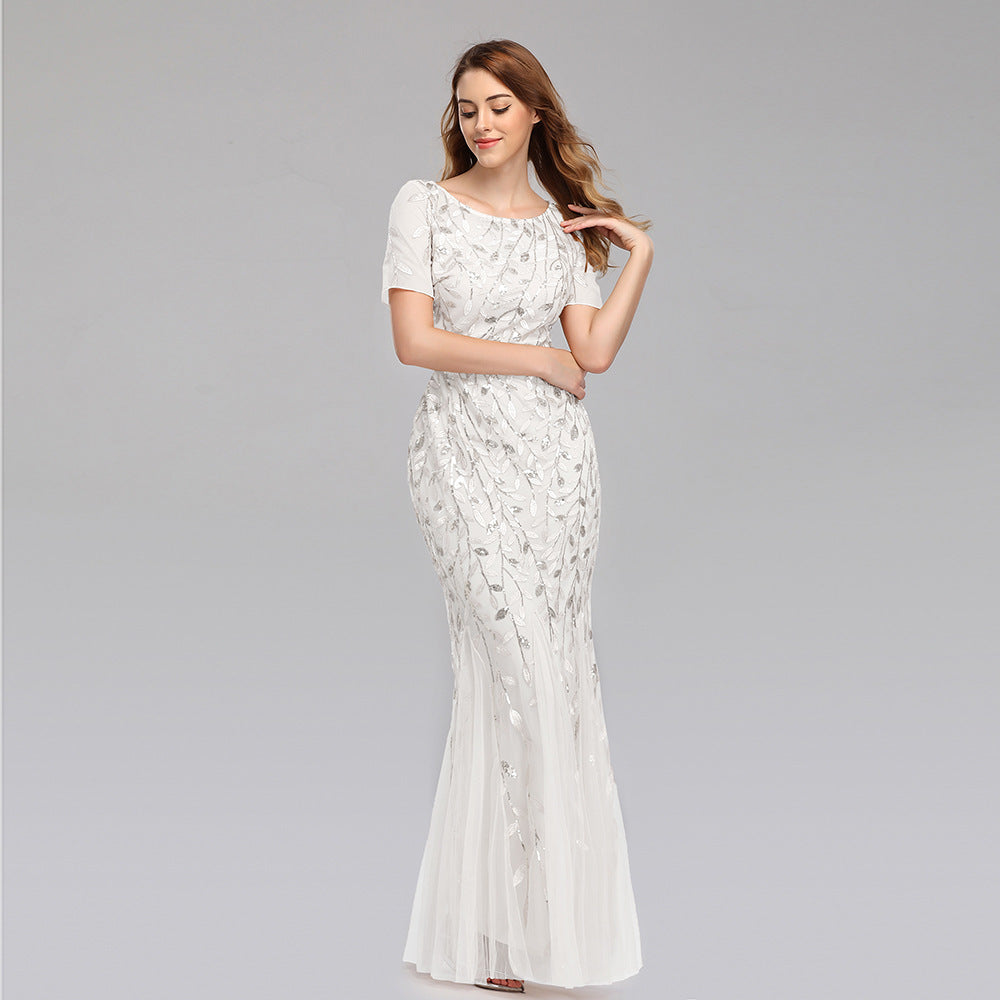 Damen Abendkleid in Gold mit elegantem Design