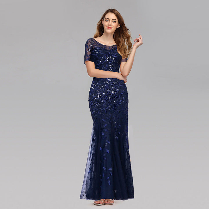 Damen Abendkleid in Gold mit elegantem Design