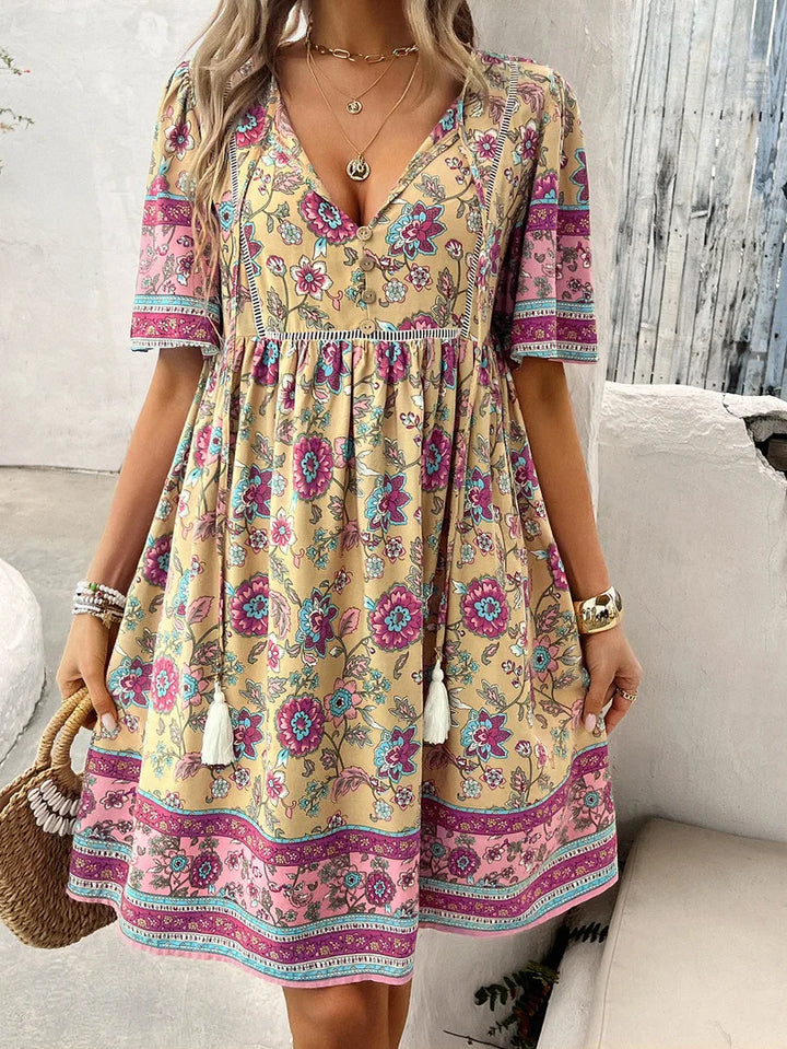 W&W Mode | Kleid mit kurzen Ärmeln und V-Ausschnitt
