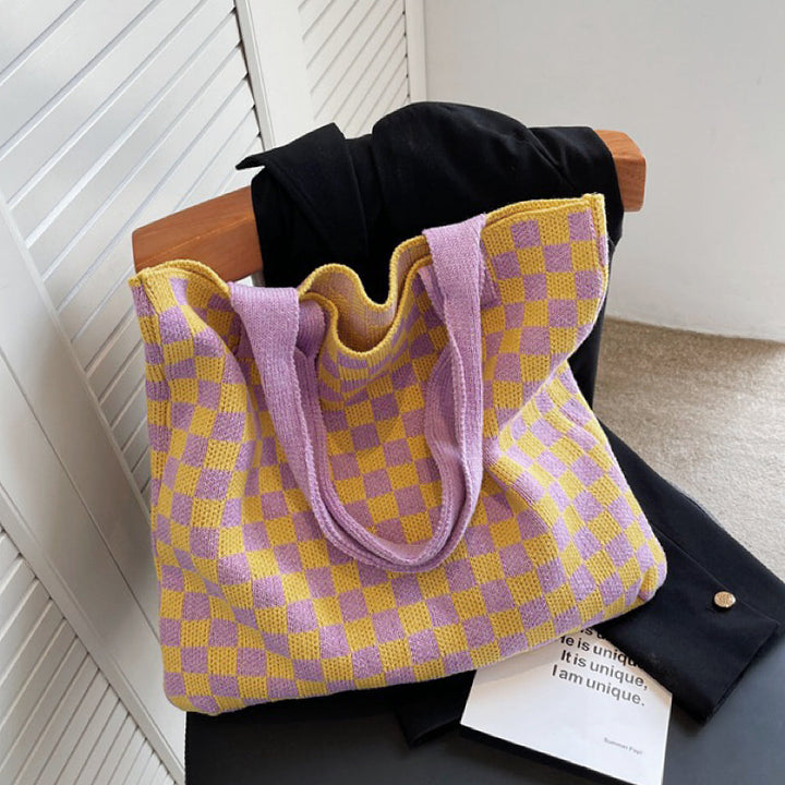 Strick-Tragetasche im Retro-Karo-Look