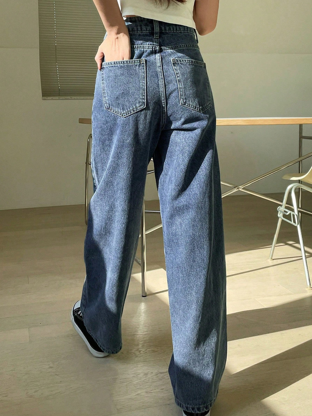 W&W Mode | High-waisted washed wide-leg jeans