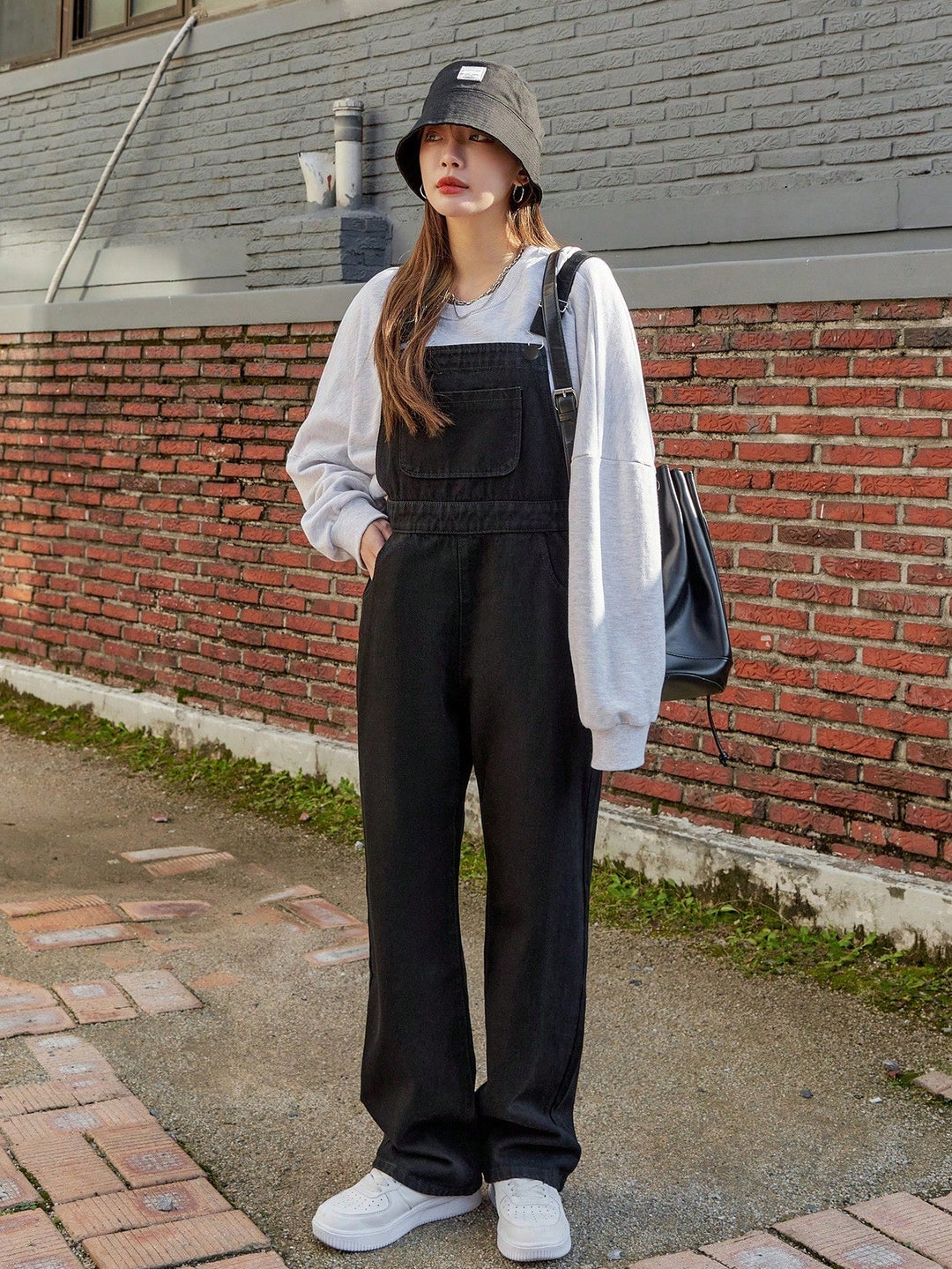 W&W Mode | Schräge Tasche Denim Latzhose ohne Sweatshirt