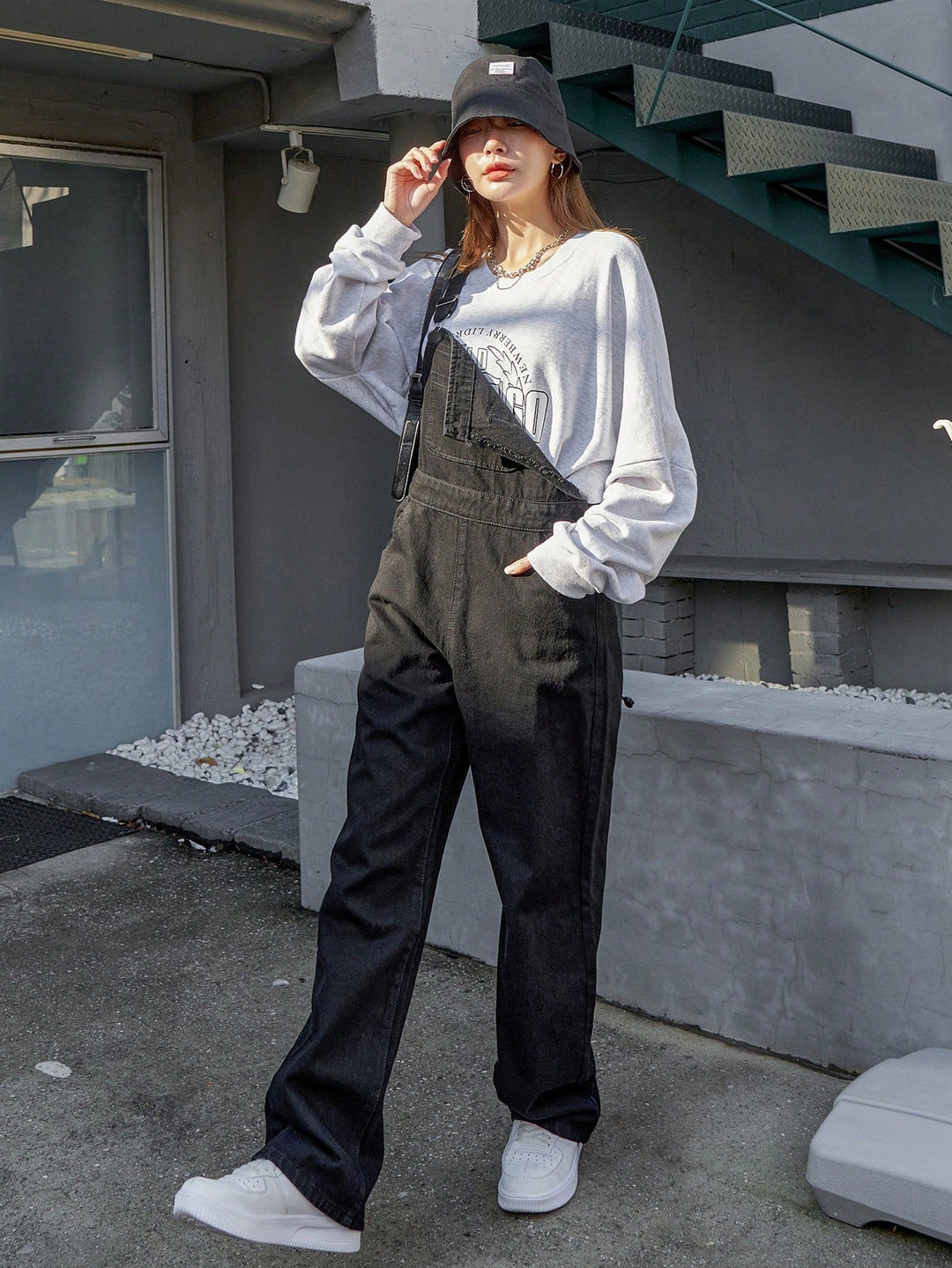 W&W Mode | Schräge Tasche Denim Latzhose ohne Sweatshirt