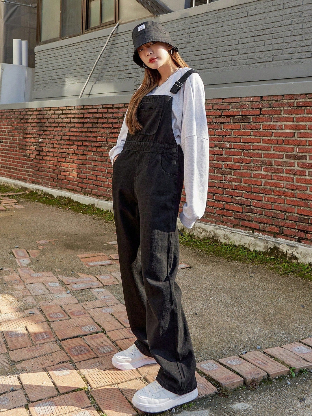 W&W Mode | Schräge Tasche Denim Latzhose ohne Sweatshirt