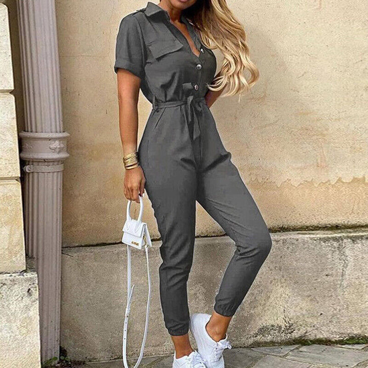 W&W Mode | Jumpsuit mit Frisur Upgrade deine Sommergarderobe mit unserem stylischen Jumpsuit mit Frisur