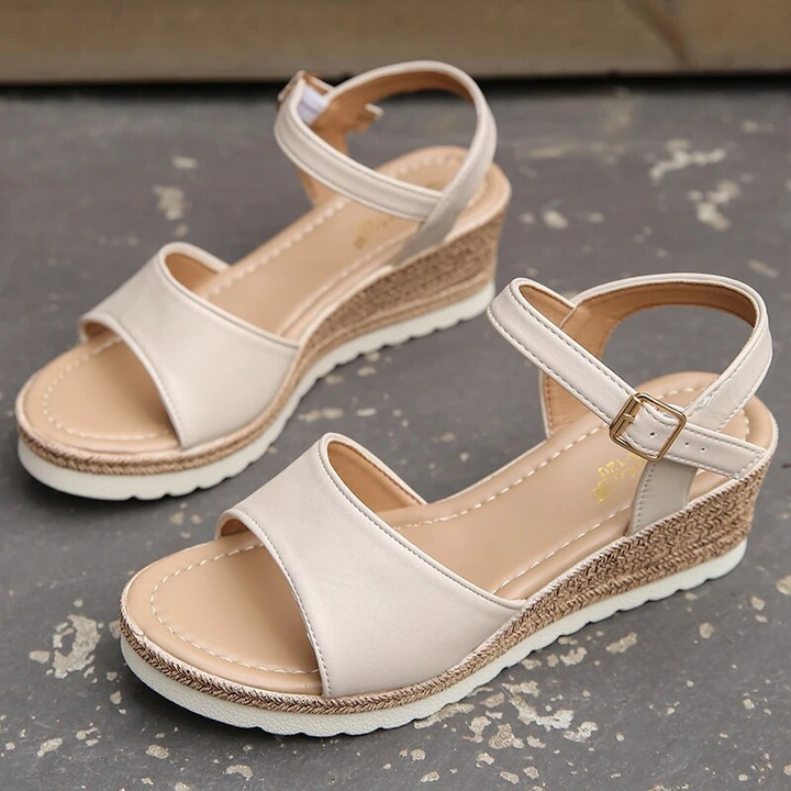 W&W Mode | Keilsandaletten Schritt in den Sommer mit trendigen Keilsandalen