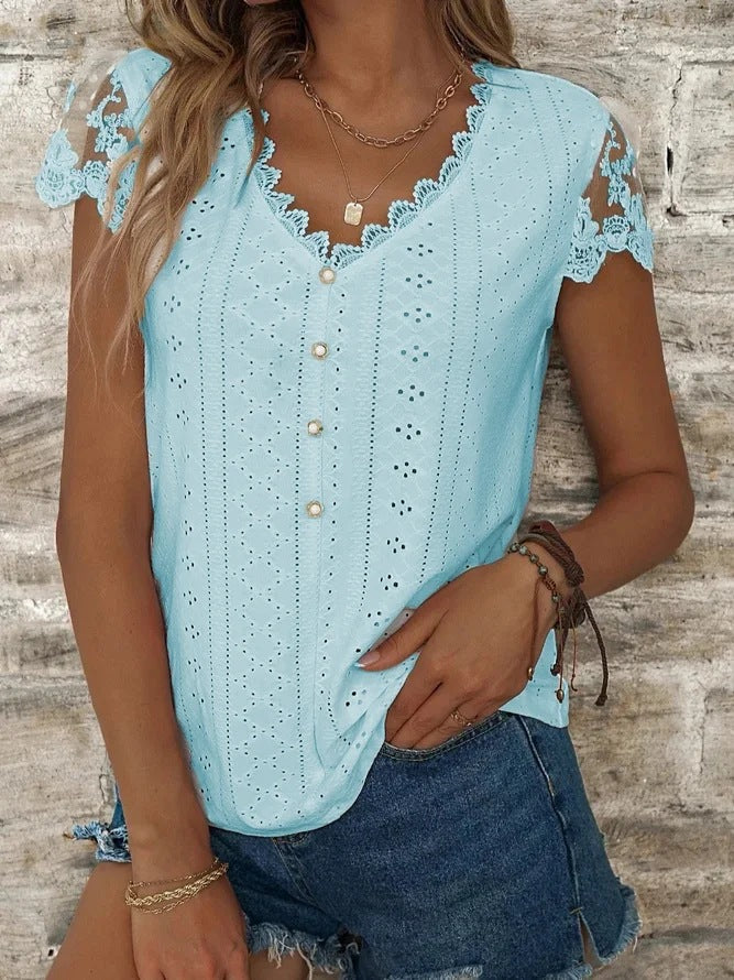 Damen Bluse mit romantischen Rüschen und einzigartiger Lochstickerei W&W Mode