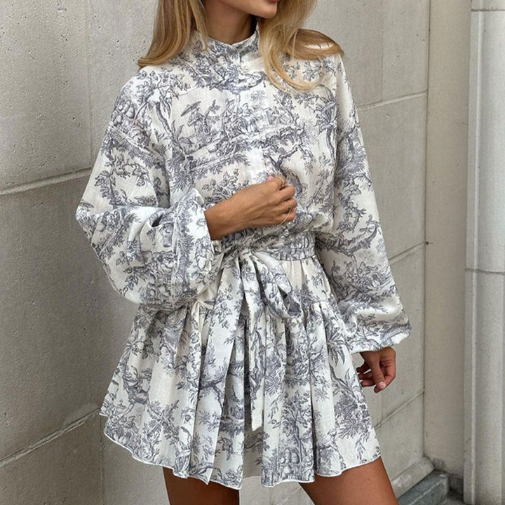 Damen Minikleid mit verspielt romantischem Muster und leichtem Faltenrock W&W Mode