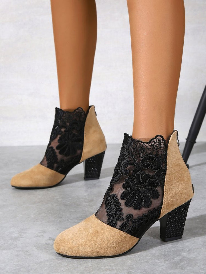 Damen Stiefeletten mit romantischem Spitzen-Obermaterial und komfortablem Blockabsatz W&W Mode