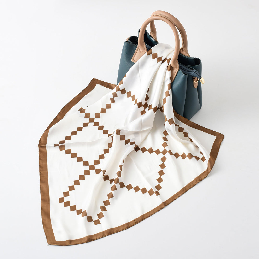 Damen Seidenschal mit modernem grafischen Design und luxuriösem Glanz W&W Mode