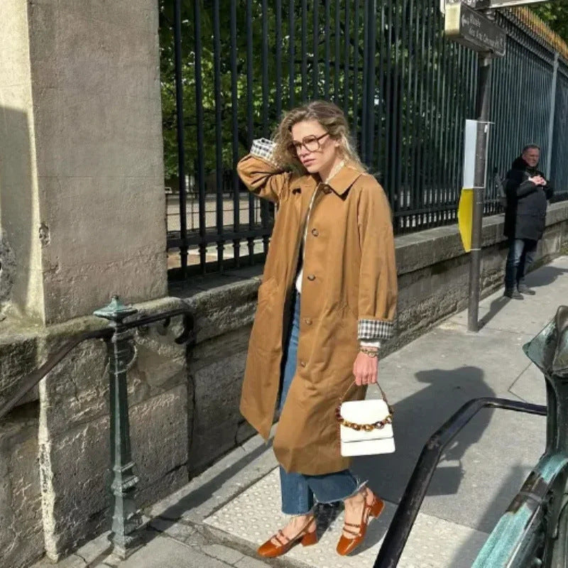 Damen eleganter Trenchcoat mit schmalem Schnitt und praktischen Taschen W&W Mode