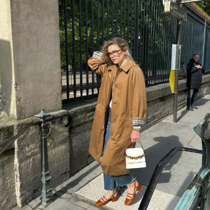 Damen eleganter Trenchcoat mit schmalem Schnitt und praktischen Taschen W&W Mode