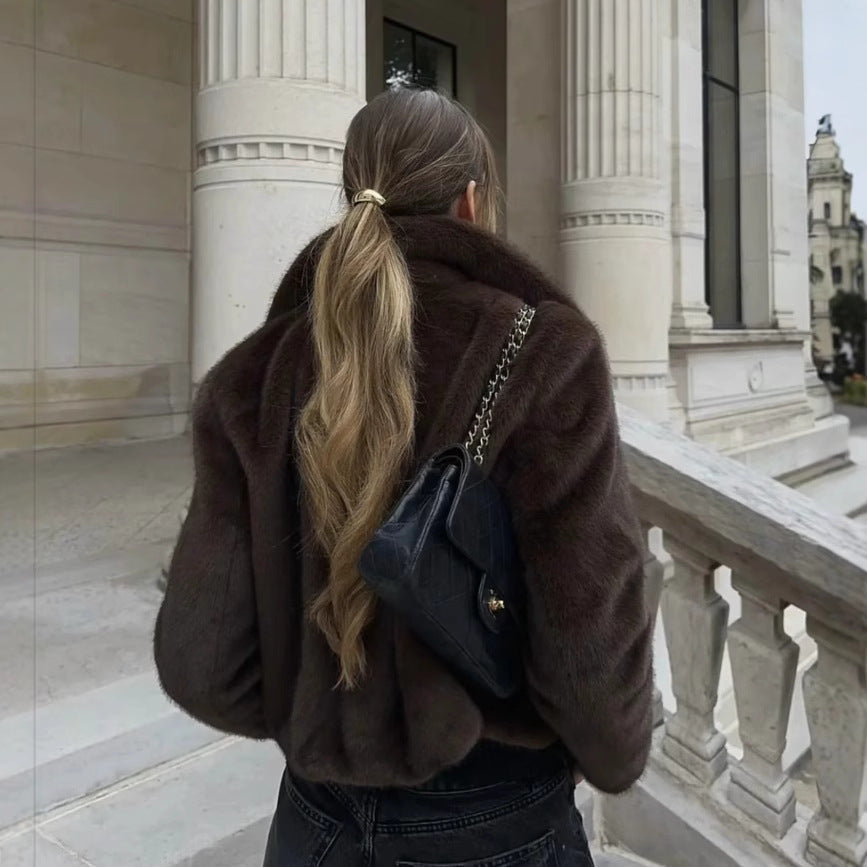 Damen Kunstpelzjacke mit klassischem Kragen und eleganter Silhouette W&W Mode