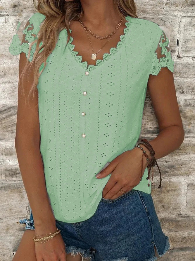 Damen Bluse mit romantischen Rüschen und einzigartiger Lochstickerei W&W Mode