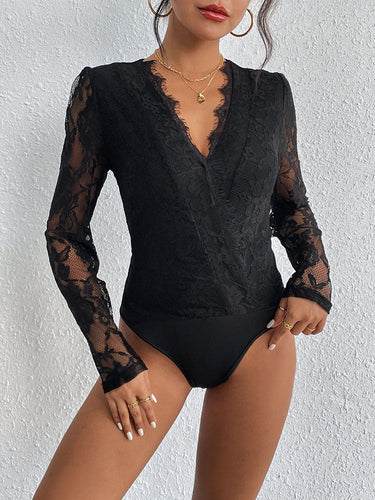Damen Spitzenbody mit raffiniertem V-Ausschnitt und eleganten Rüschendetails W&W Mode