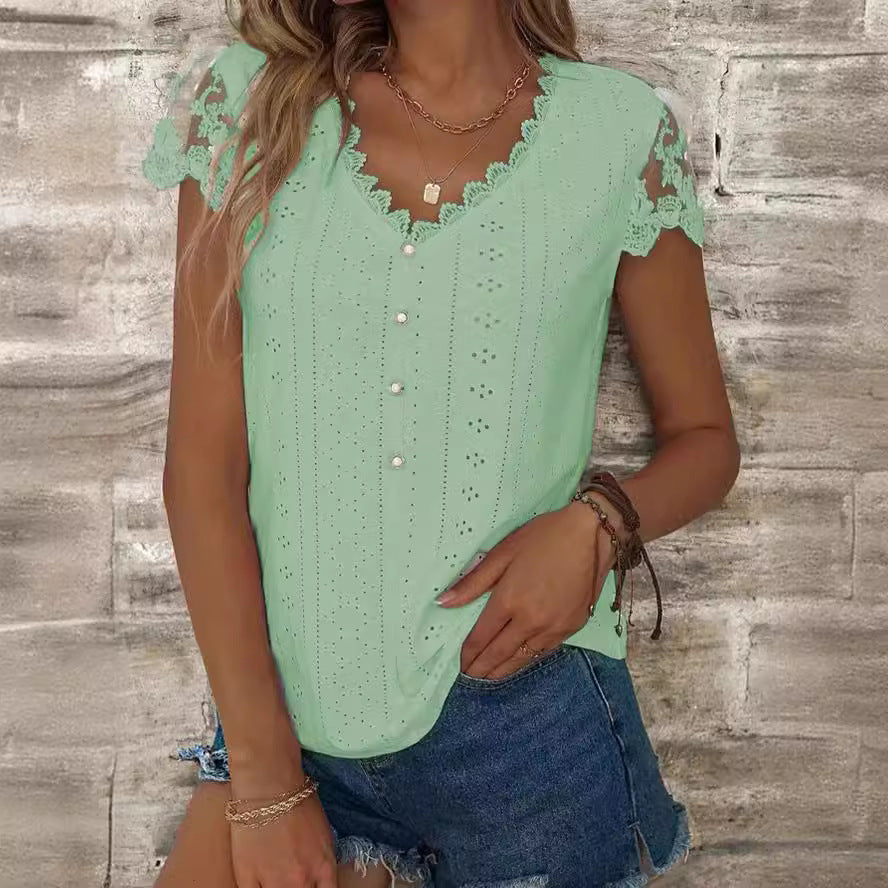 Damen Bluse mit romantischen Rüschen und einzigartiger Lochstickerei W&W Mode