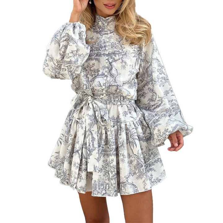 Damen Minikleid mit verspielt romantischem Muster und leichtem Faltenrock W&W Mode