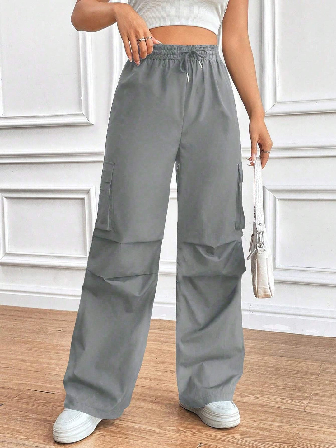 Damen Cargo-Hose mit hochmodernem Schnitt und praktischen Taschen W&W Mode