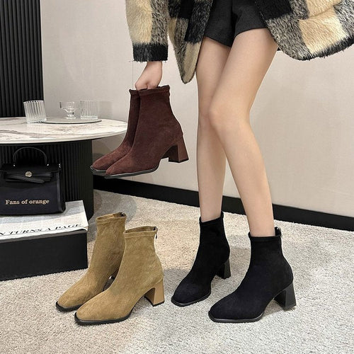Damen Stiefeletten mit elegantem Blockabsatz und weichem Veloursleder W&W Mode