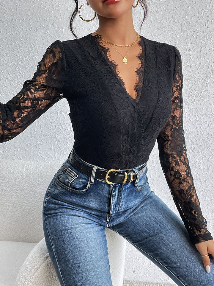 Damen Spitzenbody mit raffiniertem V-Ausschnitt und eleganten Rüschendetails W&W Mode