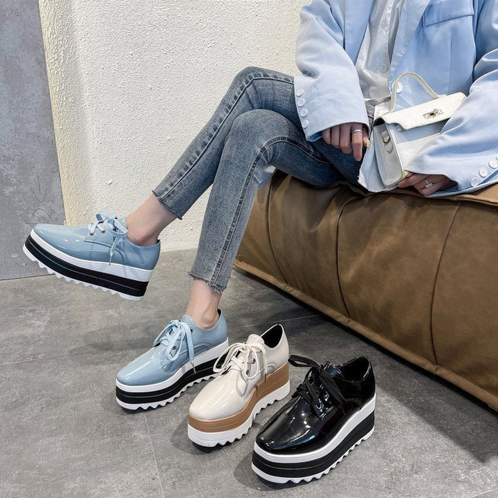 Damen Modische Plateau-Sneaker mit schickem Glanz und komfortabler Sohlenkonstruktion W&W Mode
