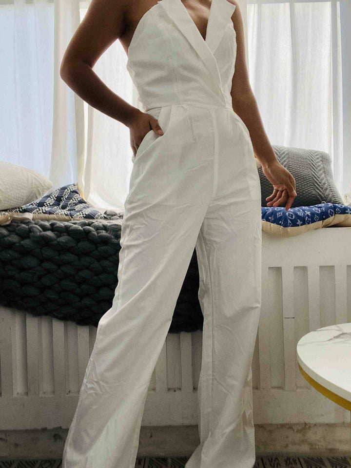 Damen Jumpsuit mit asymmetrischem Revers, taillierter Passform und weitem Bein