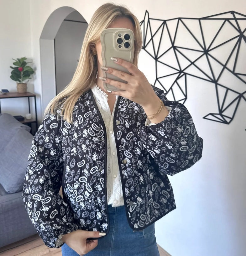 Damen gesteppte Jacke mit floralem Design und praktischen Taschen W&W Mode
