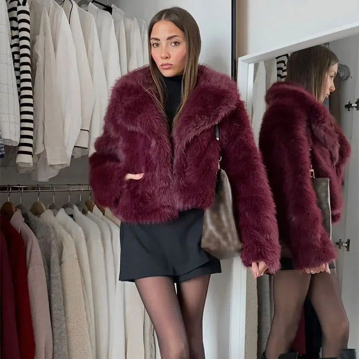 Damen Kunstpelzjacke mit voluminösem Kragen und elegantem Schnitt W&W Mode