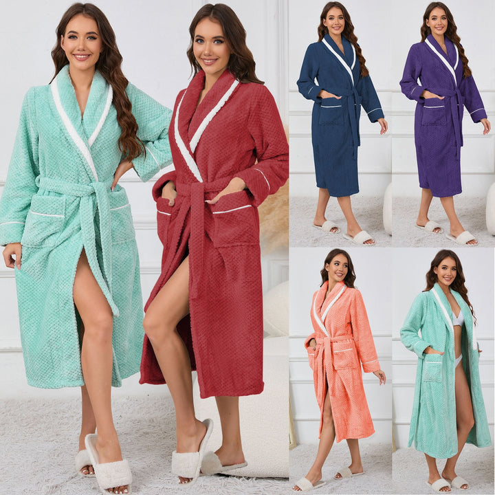 Damen Kuscheliger Bademantel mit hohen Taschen und Gürtel W&W Mode
