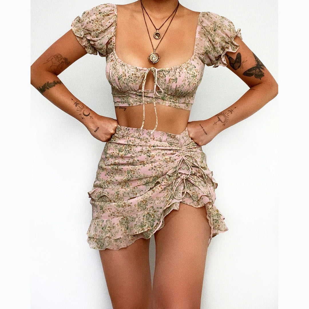 Damen Crop Top und Mini Rock mit floralem Design W&W Mode